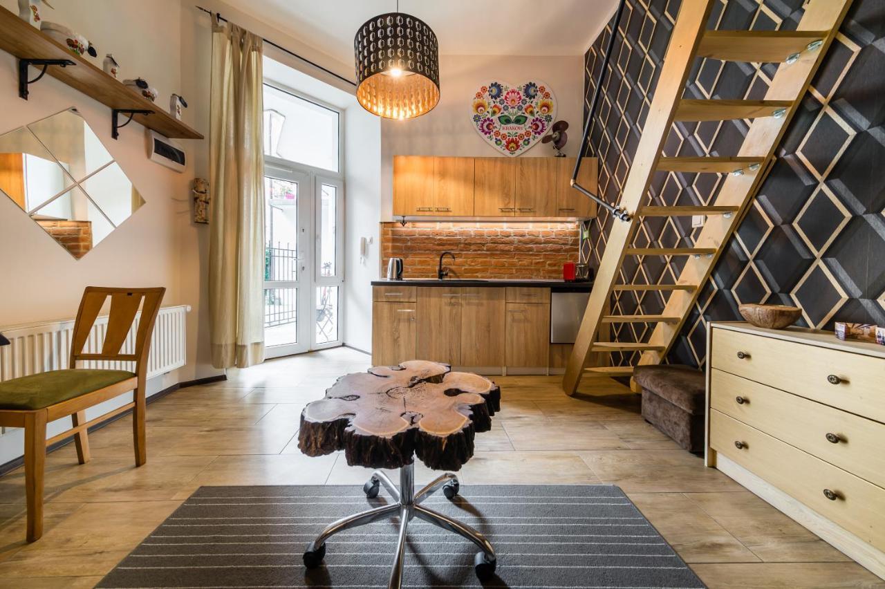 Studio Z Ogrodem Przy Starej Zajezdni Cracovia Esterno foto