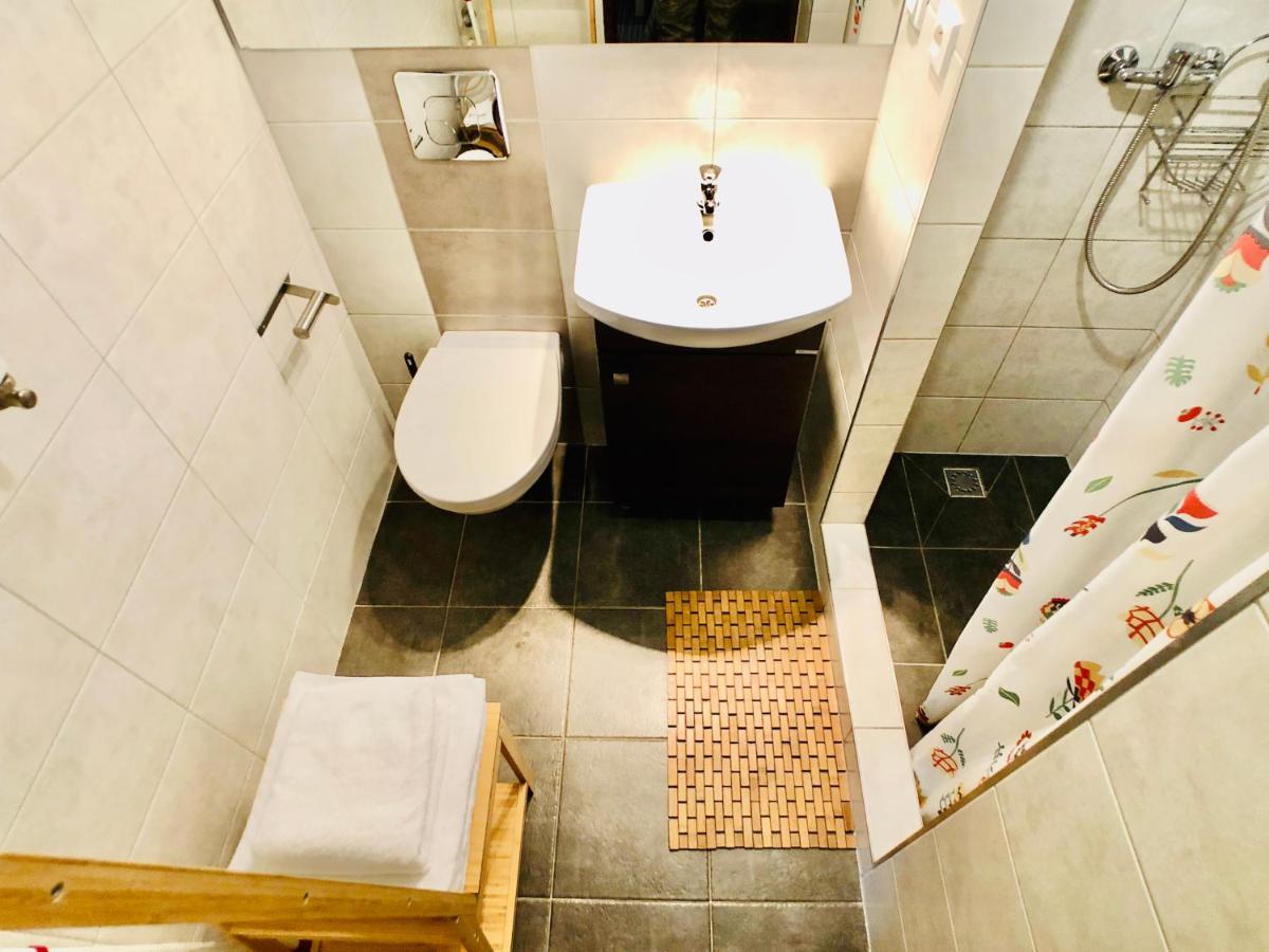 Studio Z Ogrodem Przy Starej Zajezdni Cracovia Esterno foto
