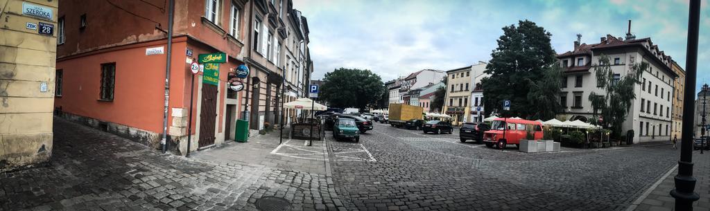 Studio Z Ogrodem Przy Starej Zajezdni Cracovia Esterno foto